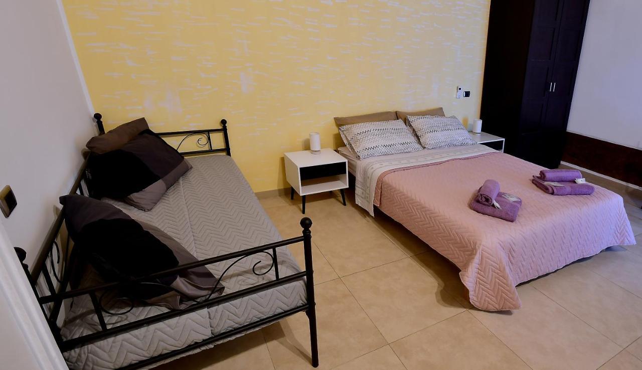Bed and Breakfast Di Affreschi E Volte à Naples Extérieur photo